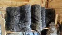 Fellkissen aus Fuchs, Waschbär, Marderhund